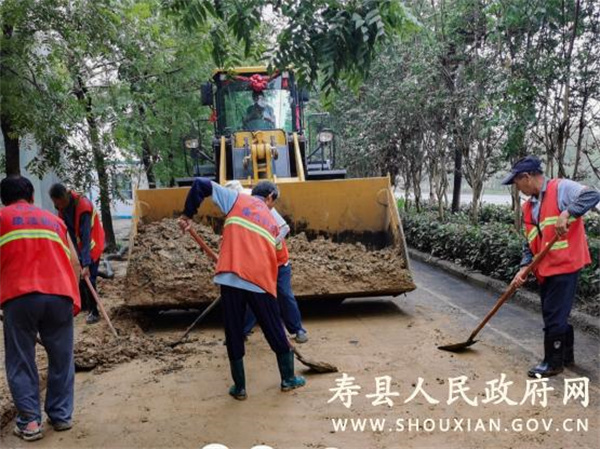 淮南壽縣環(huán)衛(wèi)雨后清淤保持道路干凈整潔