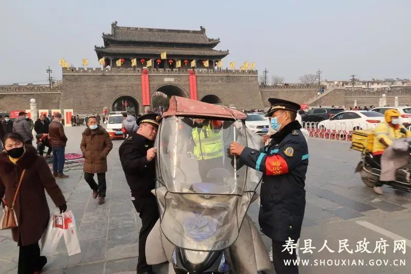 淮南壽縣電瓶三輪車(chē)治理，扣押近30輛電瓶三輪車(chē)，每位車(chē)主都寫(xiě)下書(shū)面保證，承諾以后不再用三輪車(chē)進(jìn)行營(yíng)運(yùn)。