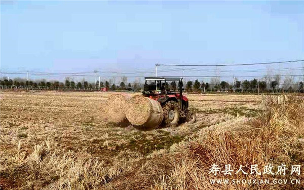 淮南壽縣張李鄉(xiāng)： 使用秸稈打捆機(jī) 禁燒備耕兩相宜