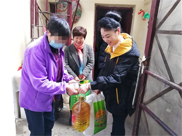 淮南：八公山區(qū)開(kāi)展“巾幗暖人心”三八慰問(wèn)活動(dòng)