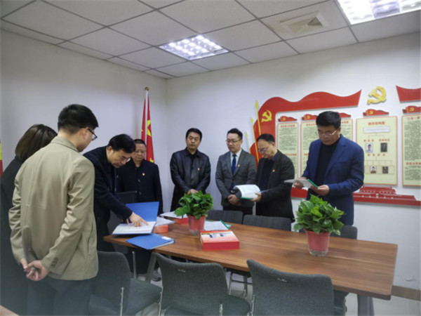安徽省市場(chǎng)監(jiān)督管理局來(lái)淮調(diào)研督導(dǎo)并組織到高新區(qū)觀摩“小個(gè)專(zhuān)”非公黨建工作