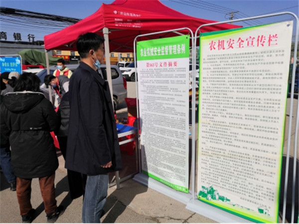 淮南高新區(qū)開展農(nóng)業(yè)機(jī)械安全知識宣傳暨 農(nóng)機(jī)購置補(bǔ)貼辦理流程和預(yù)登記活動